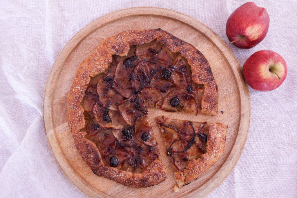 Whole Wheat Brown Butter Apple Galette / apple recipes / www.quichentell.com