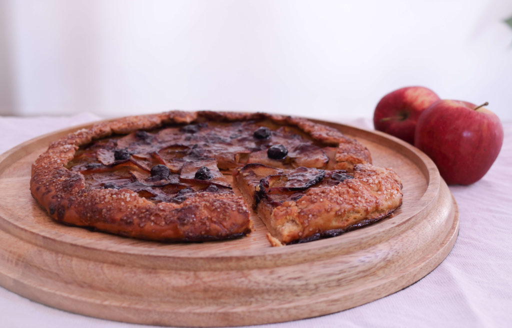 Whole Wheat Brown Butter Apple Galette / apple recipes / www.quichentell.com