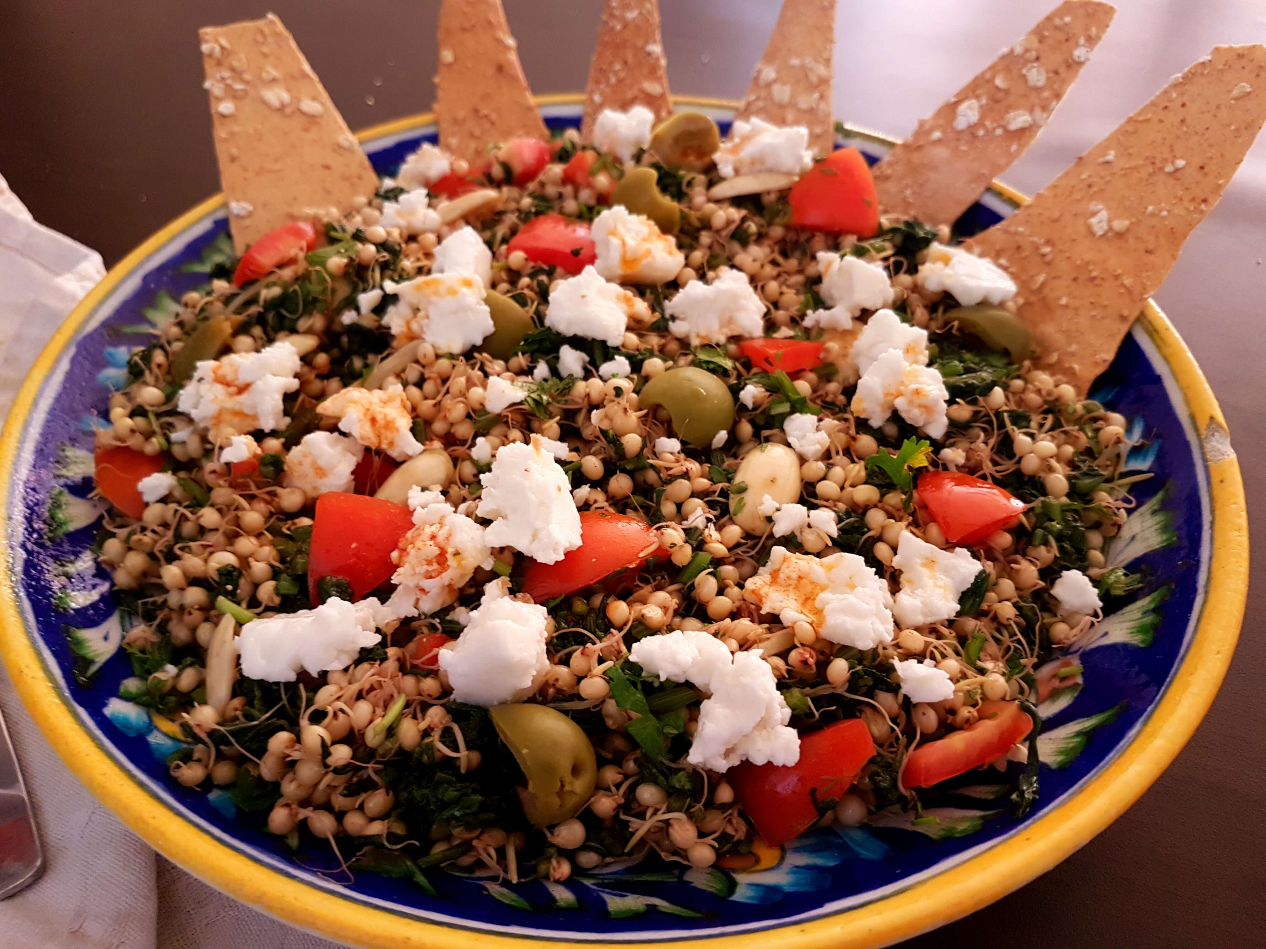 Sorghum And Spinach Salad / www.quichentell. com