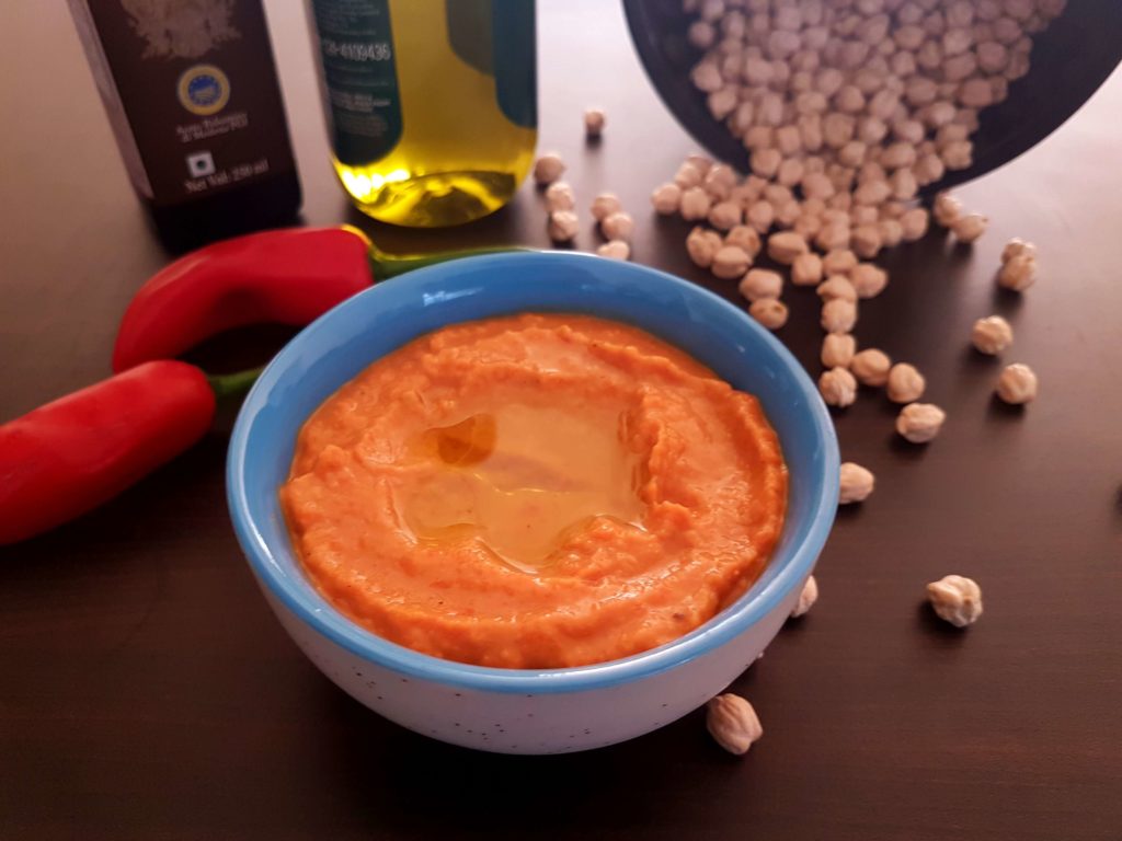 Roasted Red Pepper Hummus / www.quichentell.com