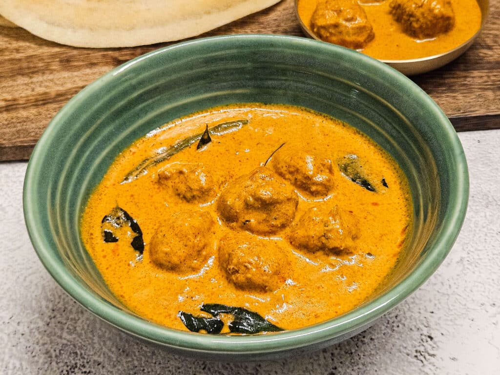 Meatball Coconut Curry / www.quichentell.com