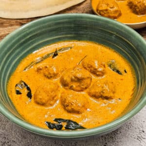 Meatball Coconut Curry / www.quichentell.com