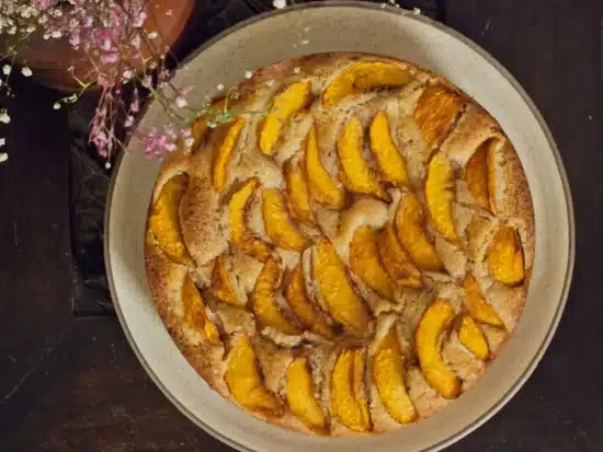 Sourdough Peach Cake / www.quichentell.com