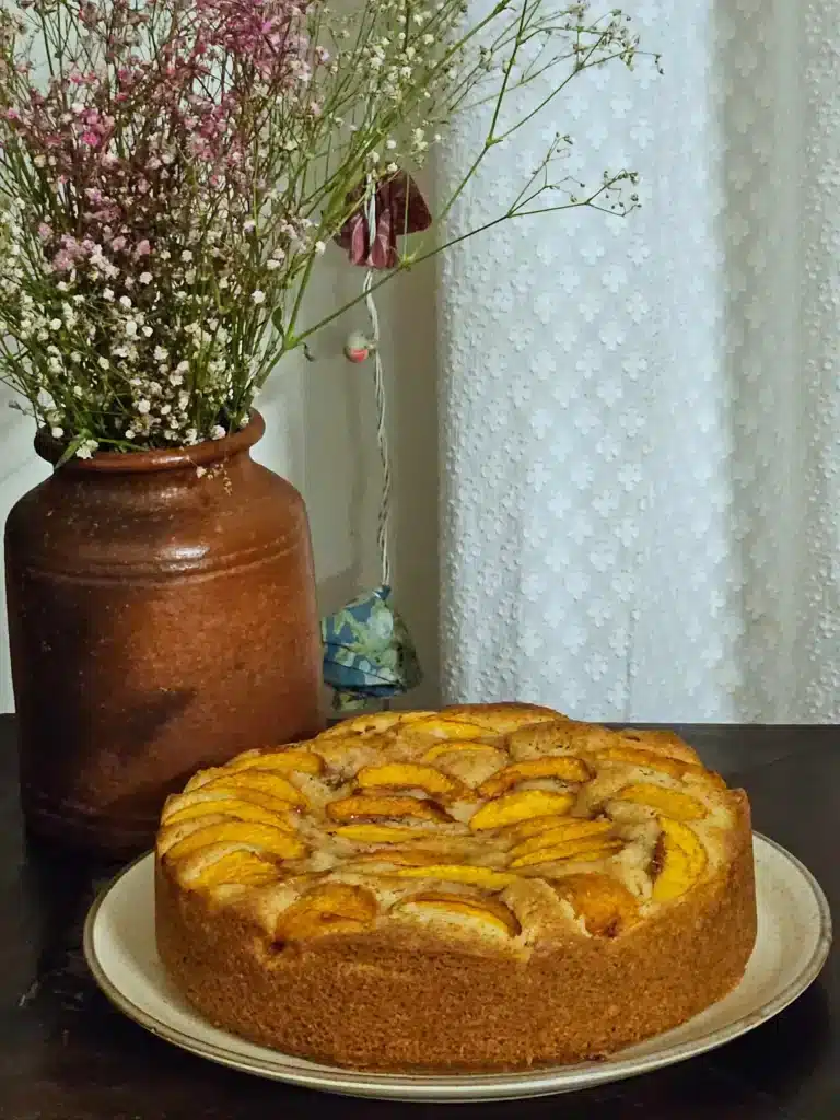 Sourdough Peach Cake / www.quichentell.com